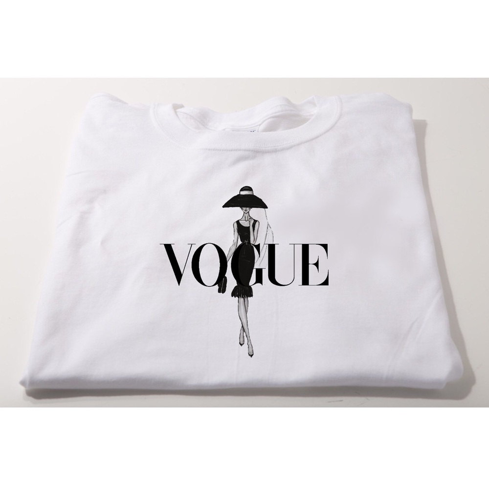 ๐ high fashion Vogue T-shirt - Picture 1 of 2